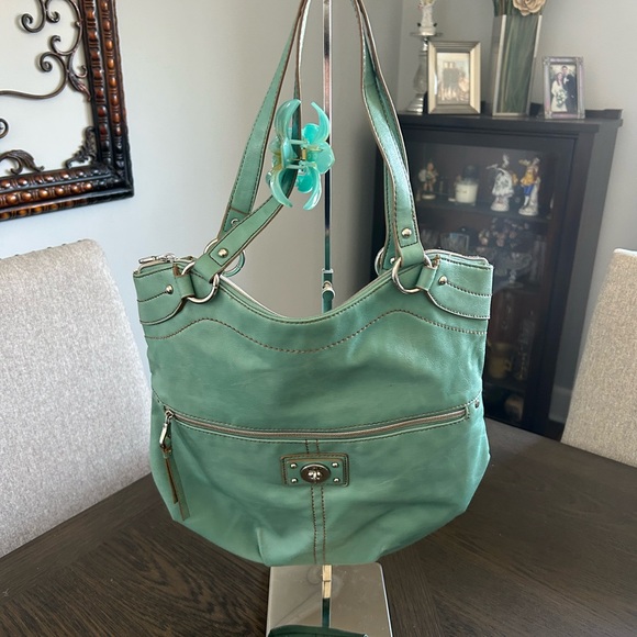 Relic Handbags - Relic turquoise Bag w matching Clip. EUC